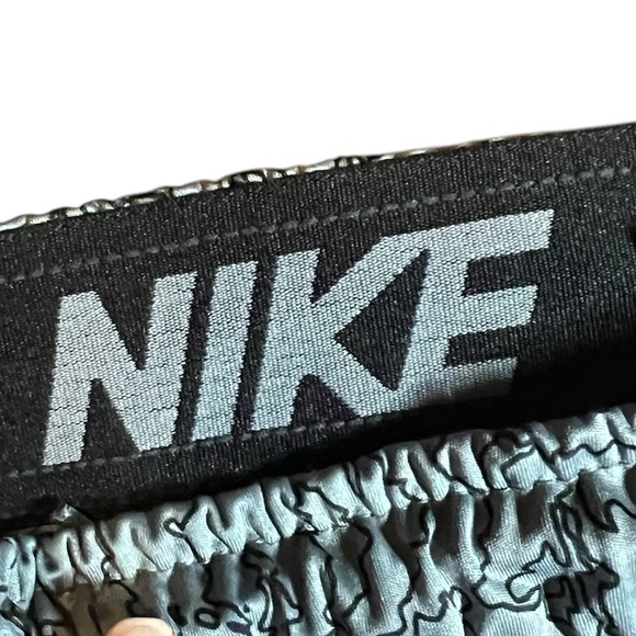 Nike 9" Fly Topo Print Gray Black
Shorts Mens Sz S - Picture 3 of 4